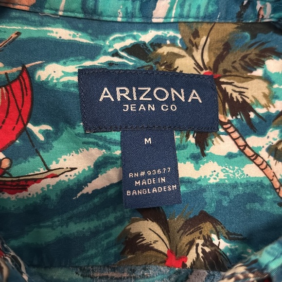 Medium Button Down Shirt from Arizona Jean Co - Picture 2 of 3